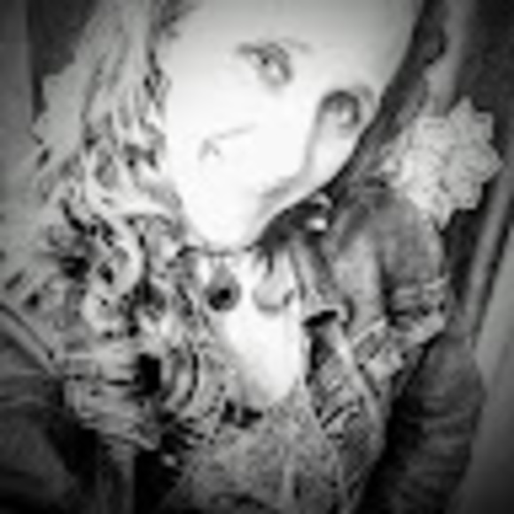 Meet your Posher, Tina - Picture 1 of 1